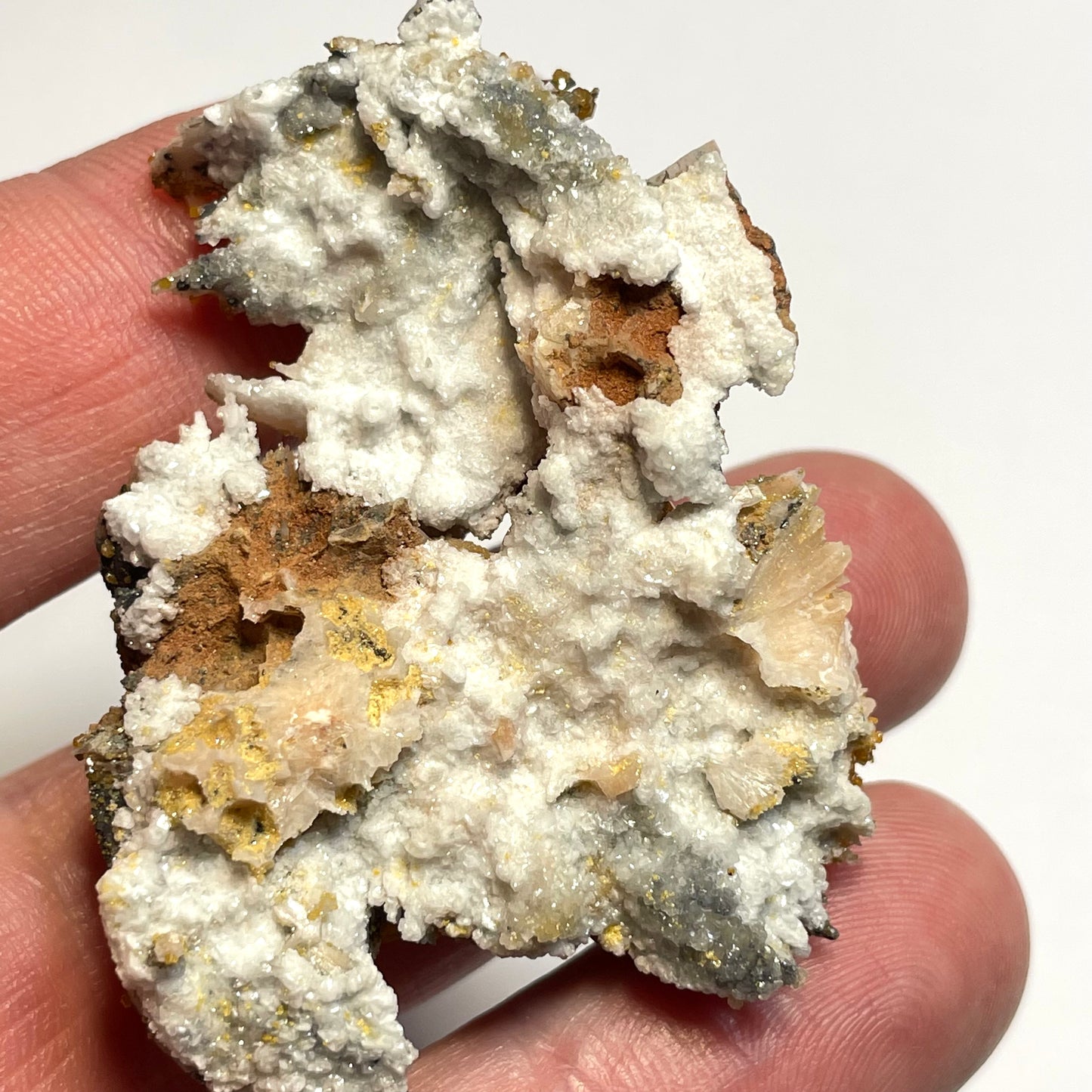 Vanadinite orange sur Barytine, Mibladen, région de Midelt, Maroc