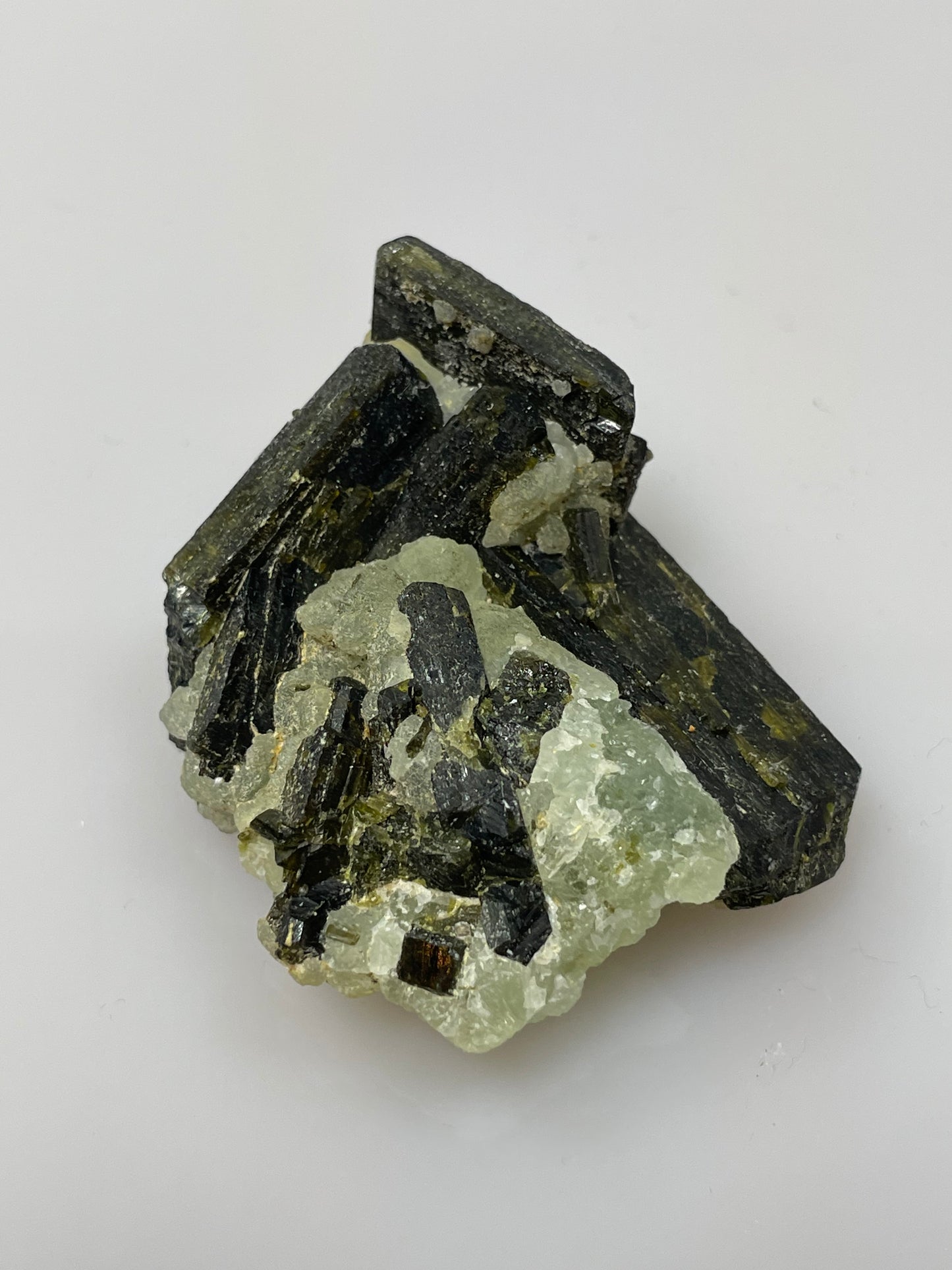 Epidote sur Préhnite, Bendougou, région de Kayes, Mali.