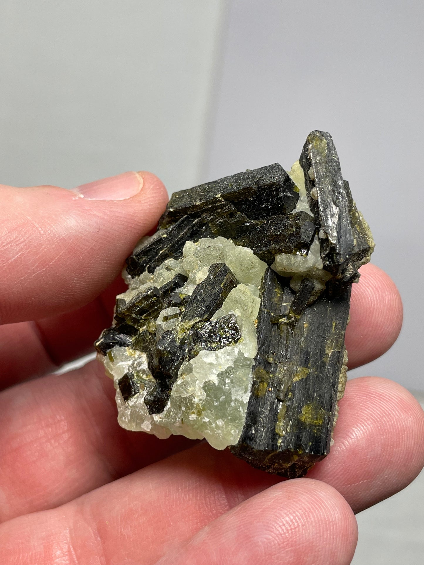 Epidote sur Préhnite, Bendougou, région de Kayes, Mali.