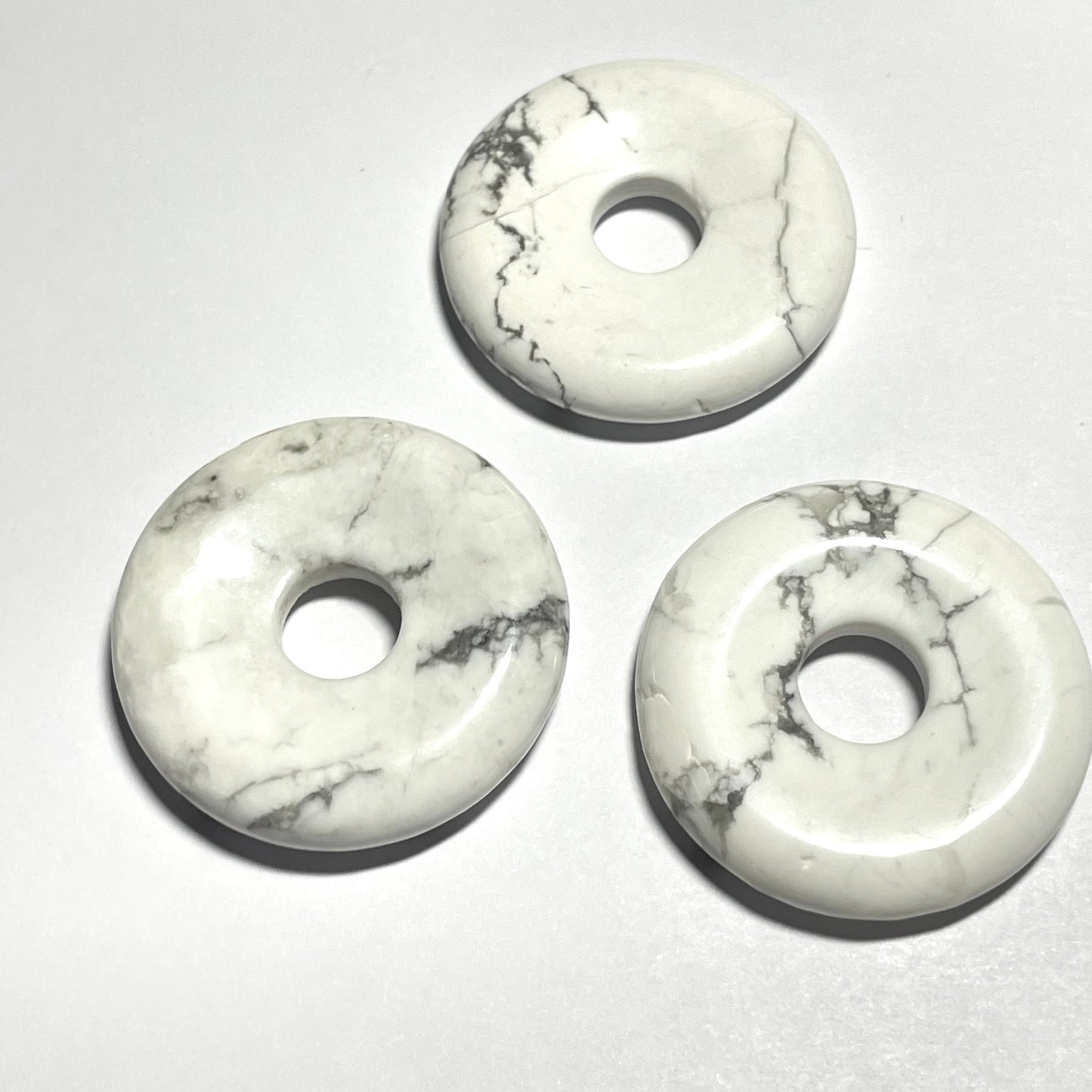 Pendentif Donut 3cm avec cordon assorti, pierre naturelle de haute qualité