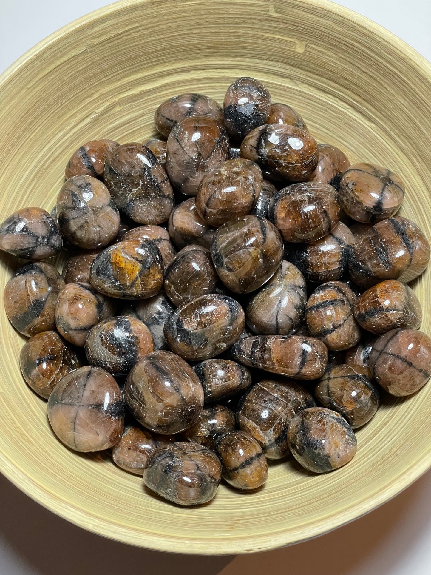 Chiastolite (Andalousite), pierre roulée