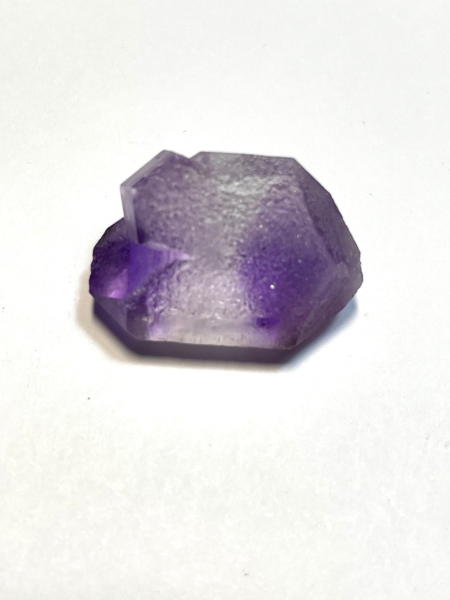Cristal flottant d’Améthyste, province de Tata, Maroc