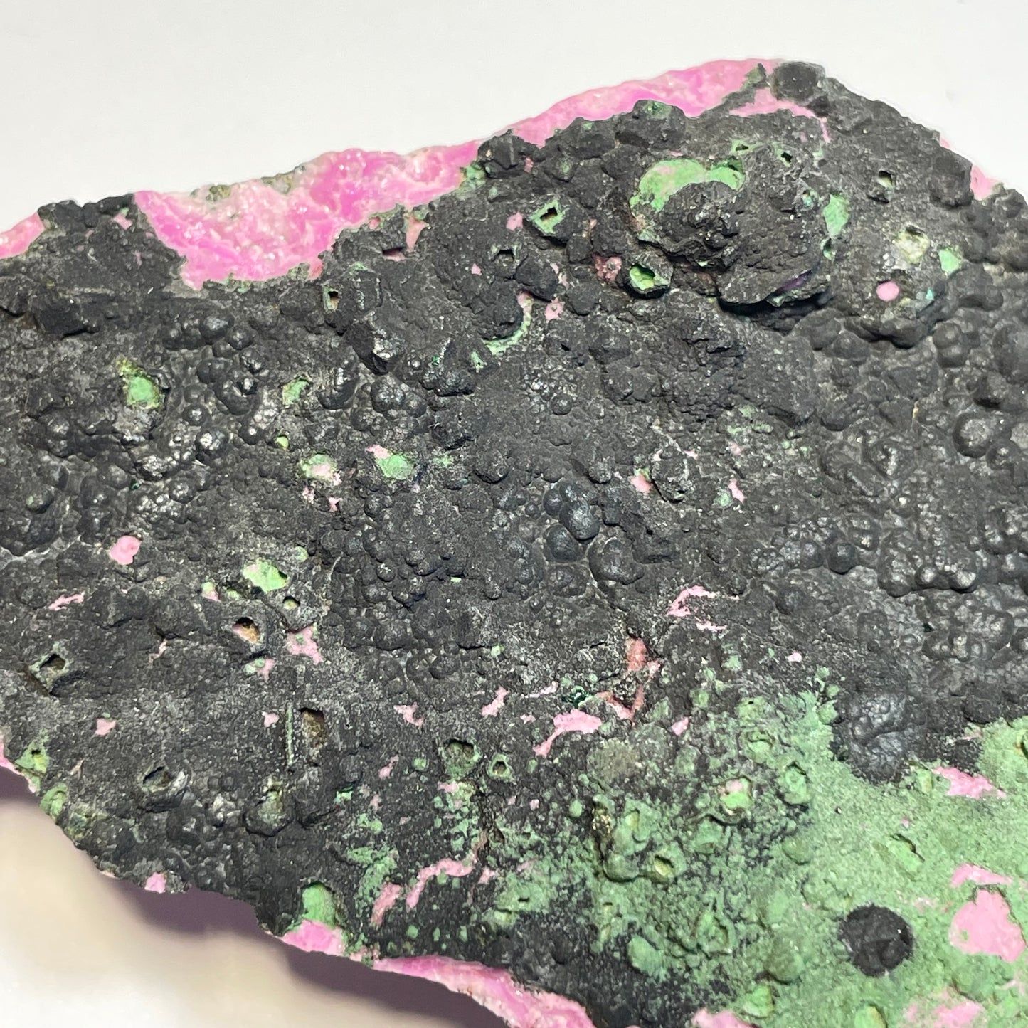 Malachite sur Cobaltocalcite, Kolwezi, Rép. Dém. du Congo