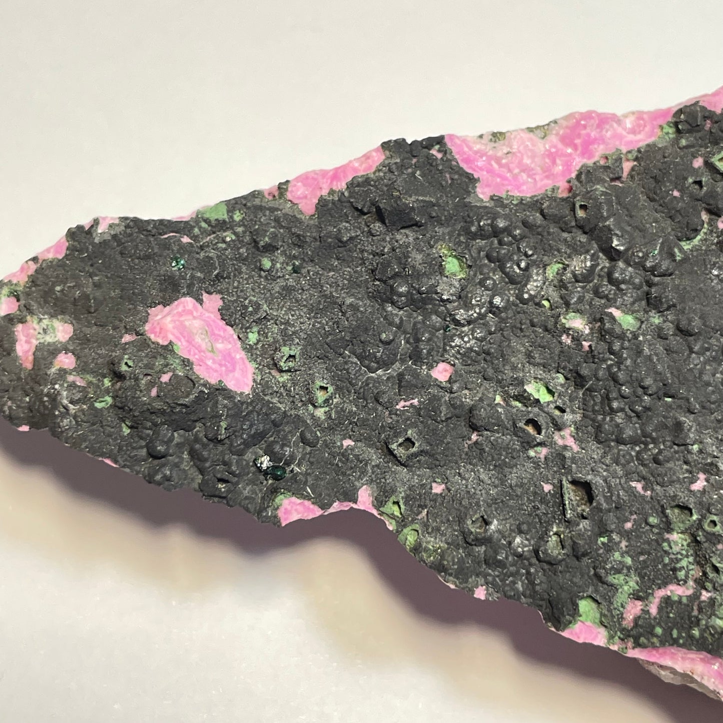 Malachite sur Cobaltocalcite, Kolwezi, Rép. Dém. du Congo