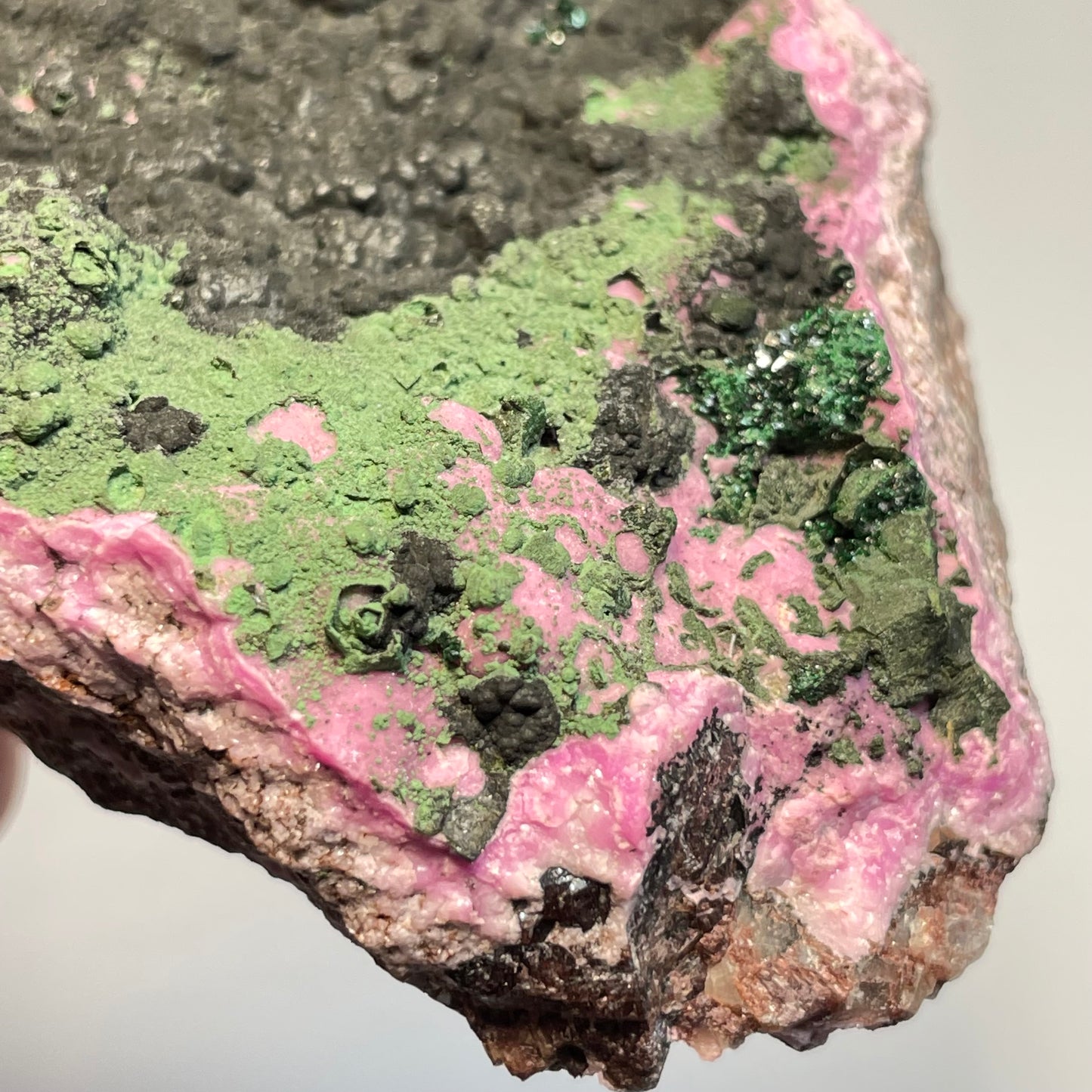 Malachite sur Cobaltocalcite, Kolwezi, Rép. Dém. du Congo