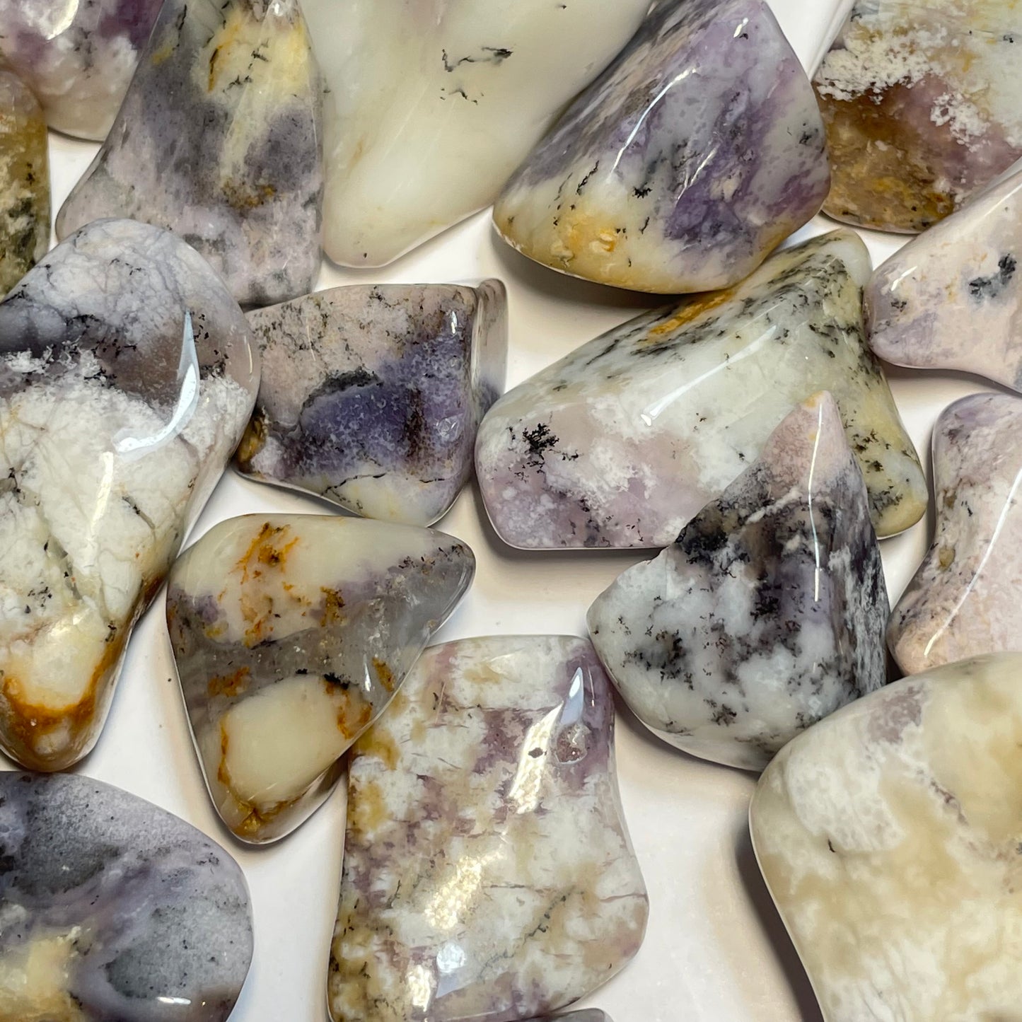 Opale dentritique violette du Brésil