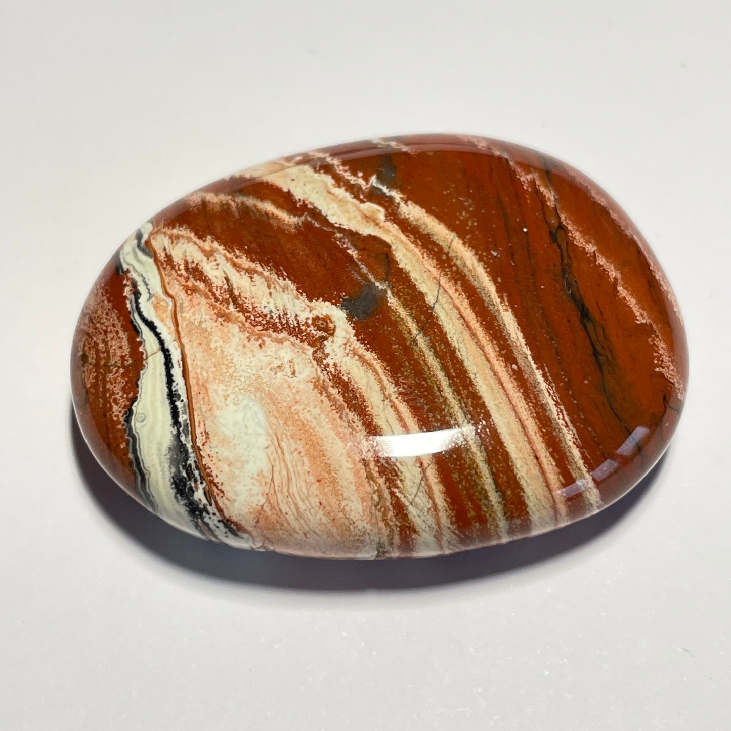 Jaspe rouge, galet plat