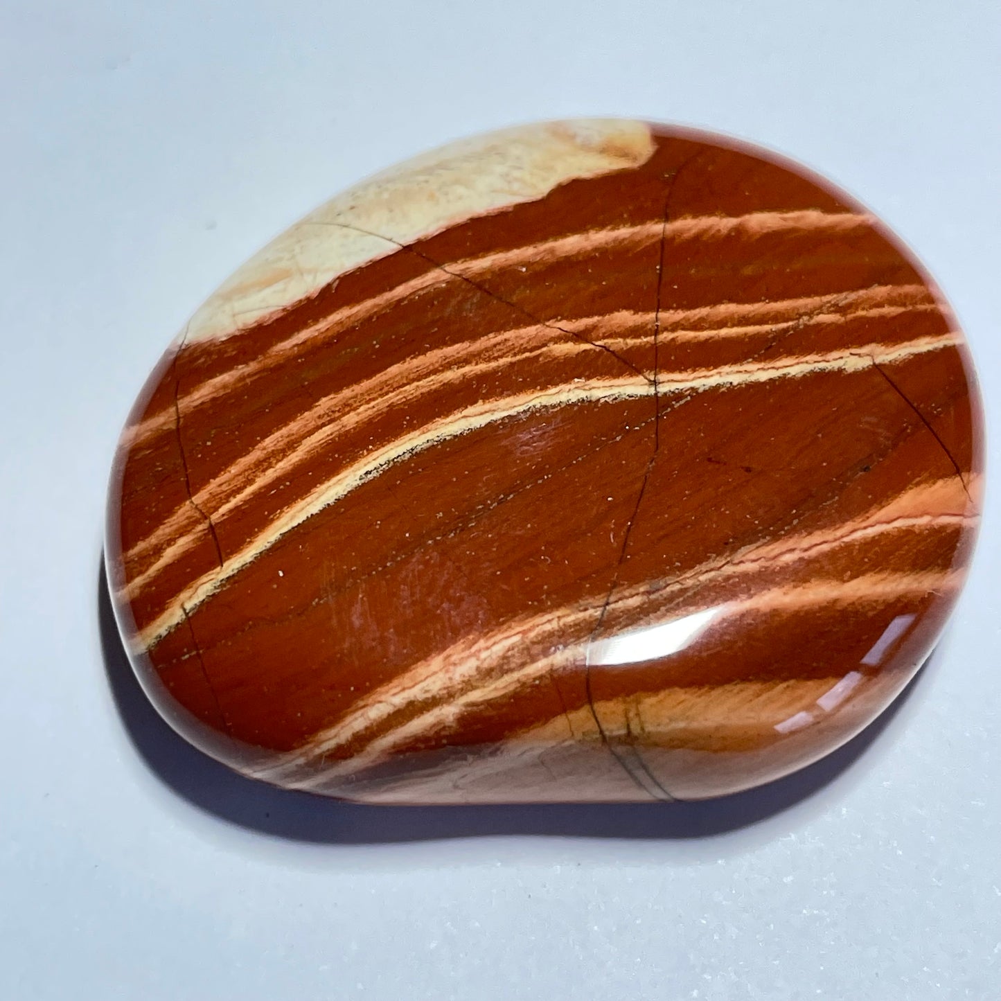 Jaspe rouge, galet plat