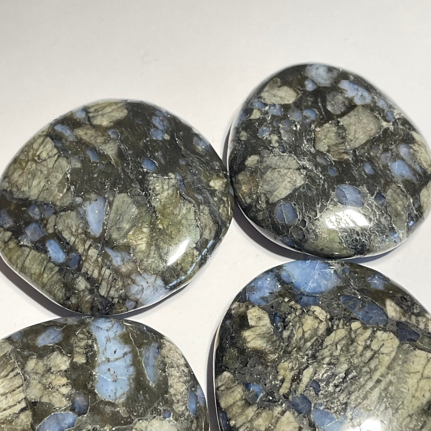 Llanite du Brésil, galet plat