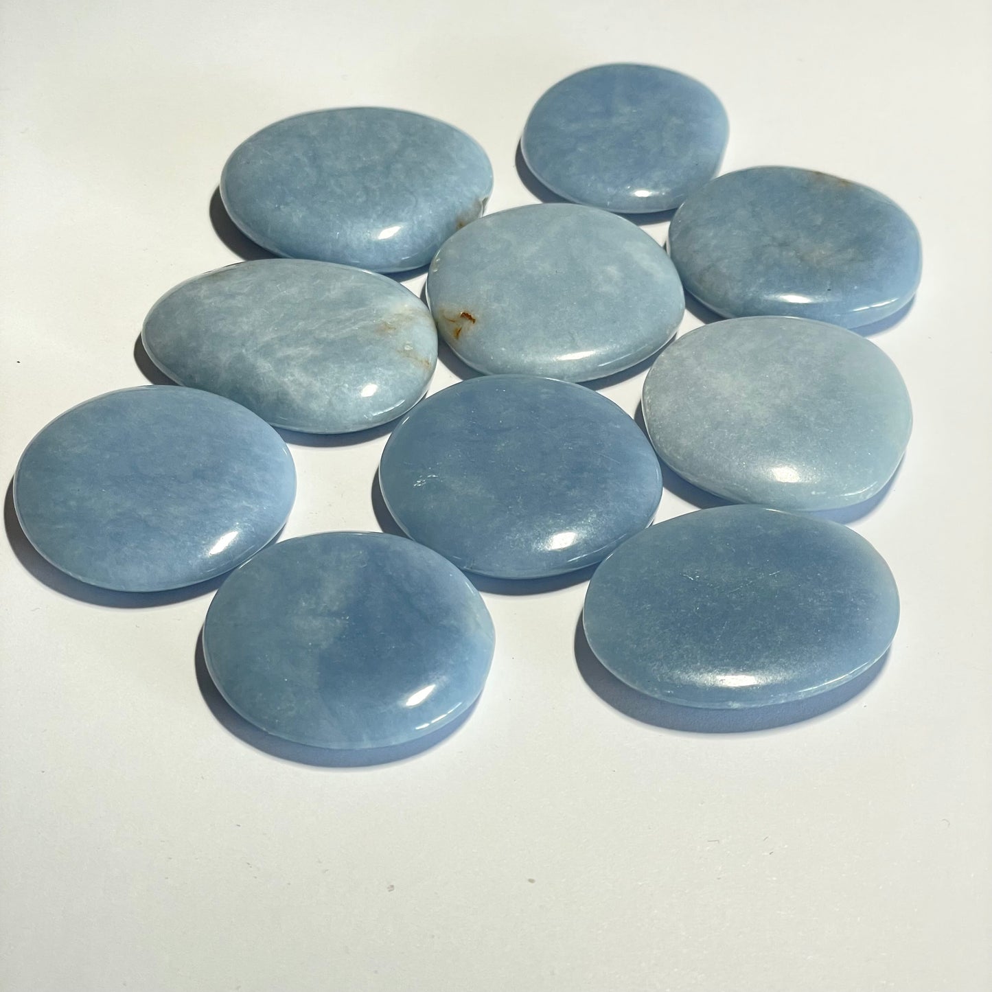 Angélite du Pérou, galet plat