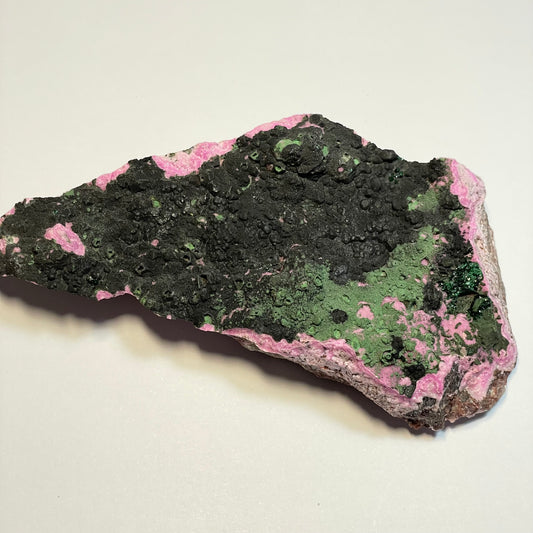 Malachite sur Cobaltocalcite, Kolwezi, Rép. Dém. du Congo