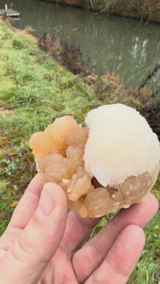 Mordenite sur Stilbite, Inde